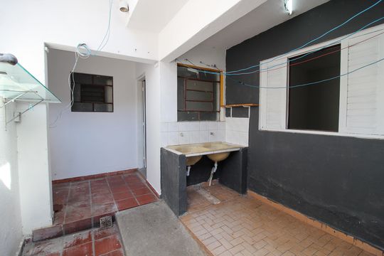 Área de Serviço de casa para alugar com 2 quartos, 150m² em Jardim das Vertentes, São Paulo