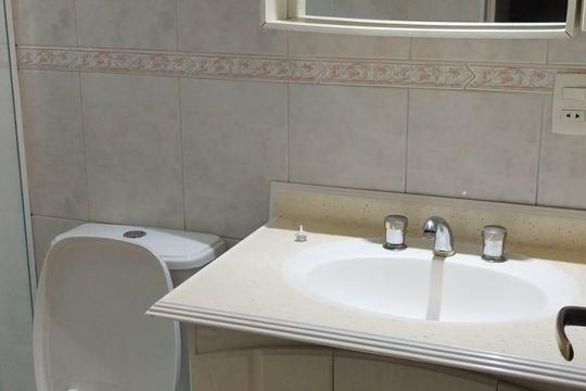 Banheiro de apartamento à venda com 2 quartos, 64m² em Vila Pirajussara, São Paulo