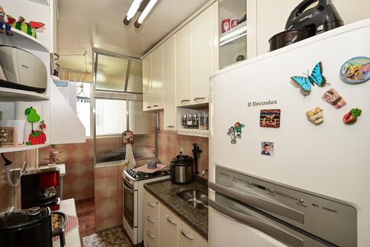 Cozinha de apartamento à venda com 2 quartos, 54m² em Vila Pirajussara, São Paulo