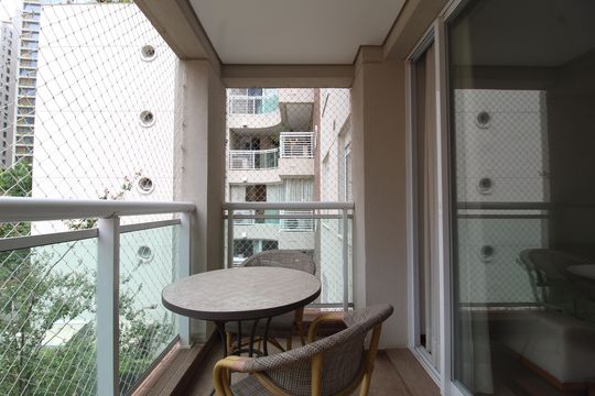 Varanda de apartamento à venda com 2 quartos, 68m² em Vila Nova Conceição, São Paulo