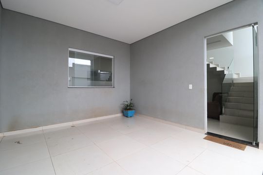 Garagem de casa para alugar com 3 quartos, 150m² em Laranjeiras, Uberlândia