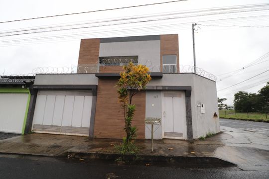 Fachada de casa para alugar com 3 quartos, 150m² em Laranjeiras, Uberlândia