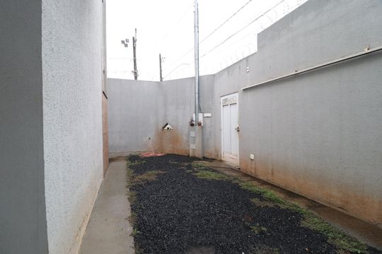 Hall de entrada de casa para alugar com 3 quartos, 150m² em Laranjeiras, Uberlândia