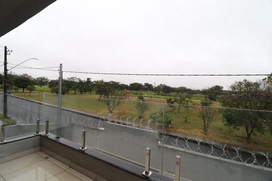 Sacada de casa para alugar com 3 quartos, 150m² em Laranjeiras, Uberlândia