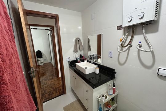 Banheiro de apartamento para alugar com 2 quartos, 70m² em Cascadura, Rio de Janeiro