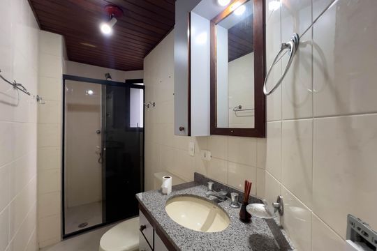 Banheiro de apartamento para alugar com 1 quarto, 45m² em Vila Mariana, São Paulo