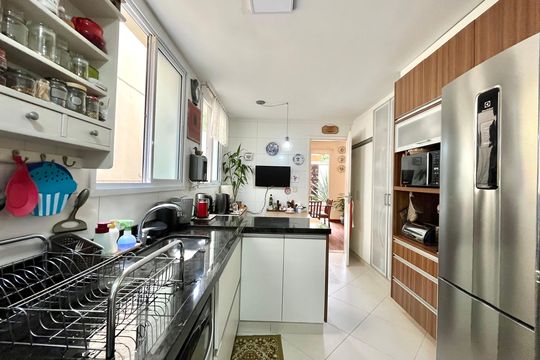 Cozinha de casa de condomínio à venda com 4 quartos, 181m² em Vila Nova Caledonia, São Paulo