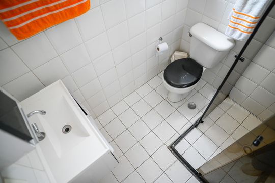 Banheiro de apartamento à venda com 2 quartos, 58m² em Jardim Santa Emilia, São Paulo