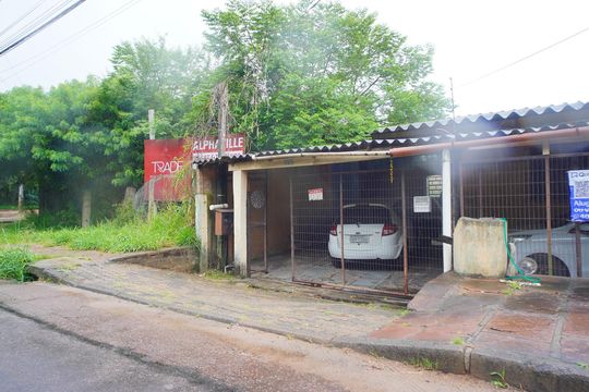 Fachada  de casa à venda com 3 quartos, 54m² em Vila Nova, Porto Alegre