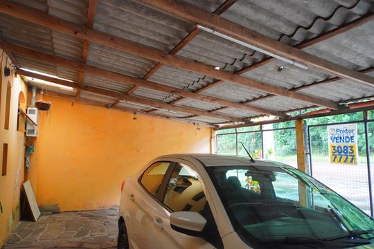 Garagem  ou varanda  de casa à venda com 3 quartos, 54m² em Vila Nova, Porto Alegre