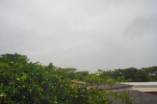 Vista da janela  de casa à venda com 3 quartos, 54m² em Vila Nova, Porto Alegre