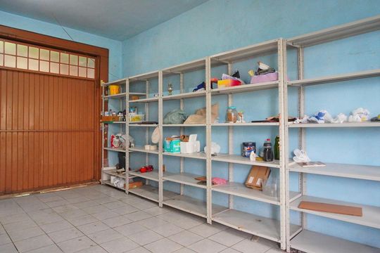 Garagem fechada  de casa à venda com 3 quartos, 54m² em Vila Nova, Porto Alegre