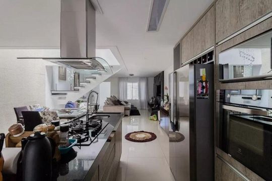 Casa à venda com 3 quartos, 255m² em Vila Vilma, Santo André
