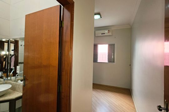 Casa à venda com 3 quartos, 129m² em Jardim Sarapiranga, Jundiaí