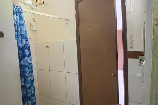 Banheiro de kitnet/studio para alugar com 1 quarto, 30m² em Ponta Negra, Maricá