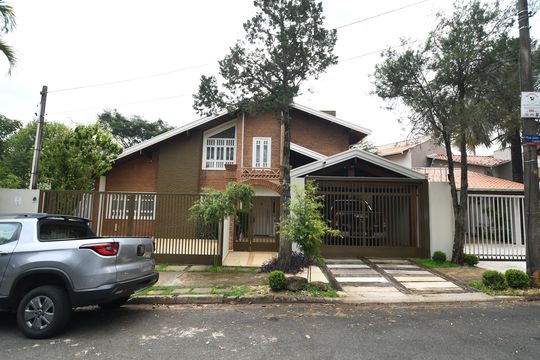 Fachada de casa à venda com 4 quartos, 360m² em Cidade Universitária, Campinas