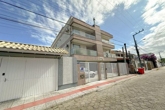 Fachada de apartamento para alugar com 2 quartos, 80m² em Ingleses do Rio Vermelho, Florianópolis