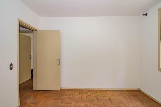 Quarto 1 de apartamento à venda com 2 quartos, 57m² em Vila Ipiranga, Porto Alegre