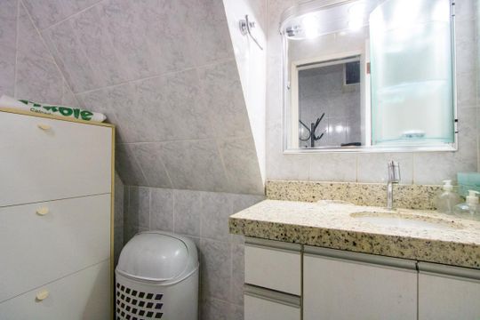 Casa 2 - Lavabo de casa para alugar com 3 quartos, 250m² em Vila Guarará, Santo André