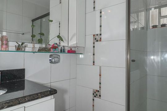 Banheiro Social de apartamento à venda com 3 quartos, 100m² em Jardim Lindóia, Porto Alegre