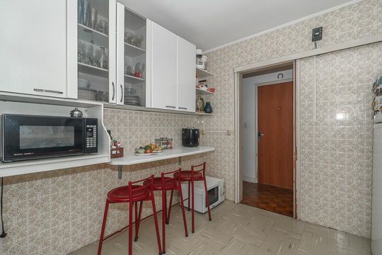 Cozinha de apartamento à venda com 3 quartos, 100m² em Jardim Lindóia, Porto Alegre