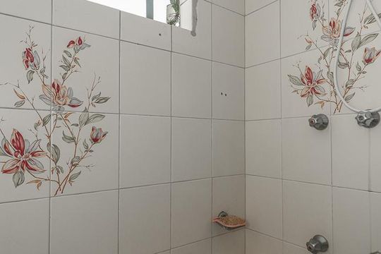 Banheiro da Suíte de apartamento à venda com 3 quartos, 100m² em Jardim Lindóia, Porto Alegre