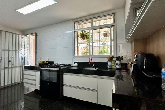 Cozinha  de apartamento à venda com 3 quartos, 162m² em Grajaú, Belo Horizonte