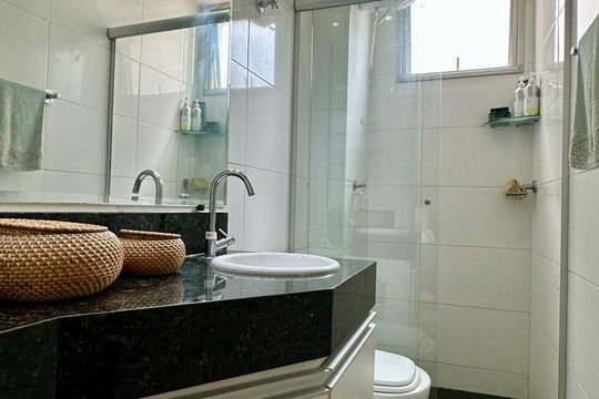 Banheiro  de apartamento à venda com 3 quartos, 162m² em Grajaú, Belo Horizonte
