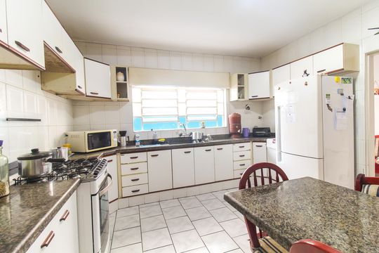Cozinha de casa à venda com 7 quartos, 370m² em Vila Carmosina, São Paulo
