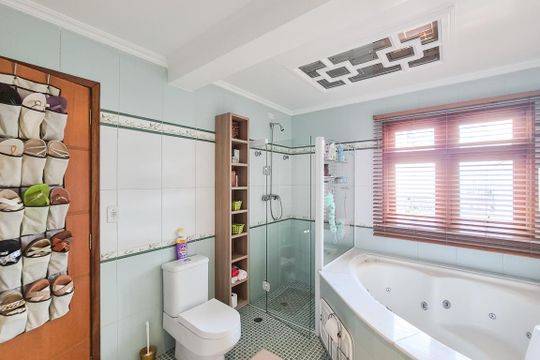 Banheiro da Suíte 1 de casa à venda com 4 quartos, 325m² em Parque Sao Diogo, São Bernardo do Campo