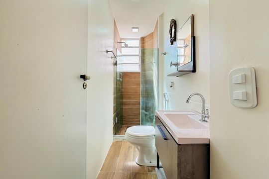 Banheiro social de apartamento para alugar com 3 quartos, 142m² em Copacabana, Rio de Janeiro