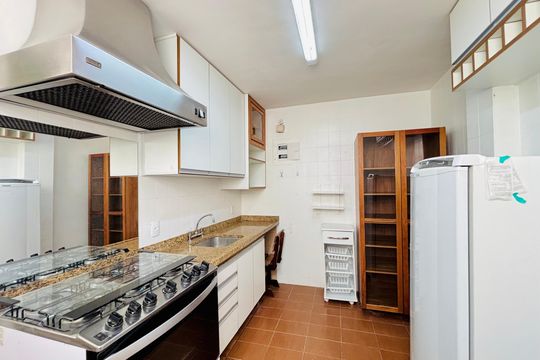 Cozinha de apartamento para alugar com 3 quartos, 142m² em Copacabana, Rio de Janeiro