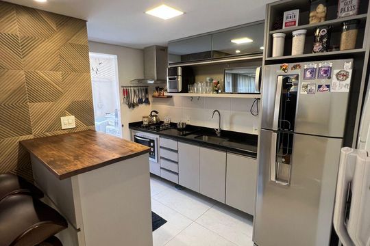 Cozinha de apartamento à venda com 2 quartos, 90m² em Petrópolis, Porto Alegre