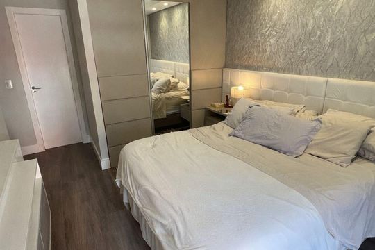 Quarto de apartamento à venda com 2 quartos, 90m² em Petrópolis, Porto Alegre