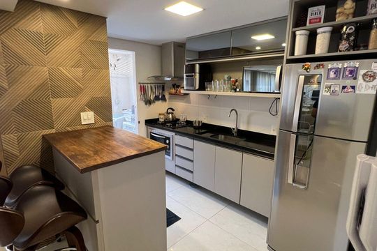 Cozinha de apartamento à venda com 2 quartos, 90m² em Petrópolis, Porto Alegre