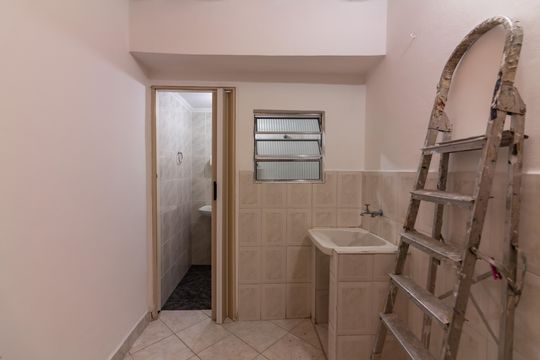 Area de Serviço  de casa para alugar com 2 quartos, 116m² em Santo Antônio, Osasco
