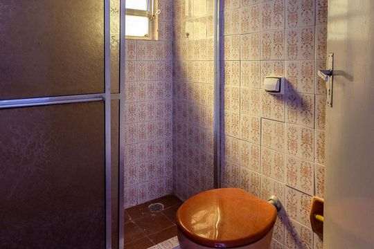 Banheiro de apartamento à venda com 2 quartos, 68m² em Cristal, Porto Alegre
