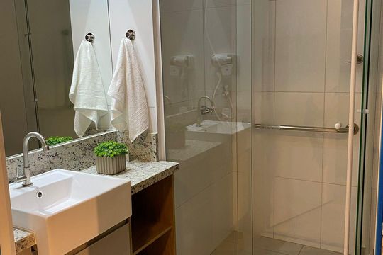 Banheiro de apartamento para alugar com 1 quarto, 27m² em Paraíso, São Paulo