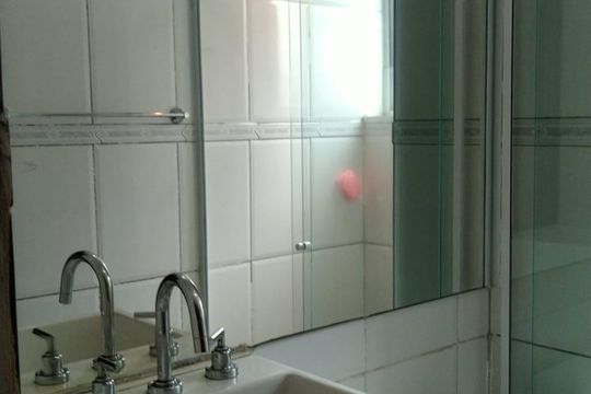 Banheiro de apartamento à venda com 2 quartos, 50m² em Jardim Miriam, São Paulo