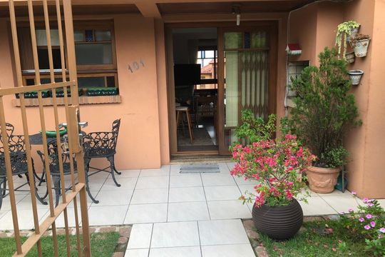 Casa de Condomínio à venda com 3 quartos, 188m² em Espírito Santo, Porto Alegre