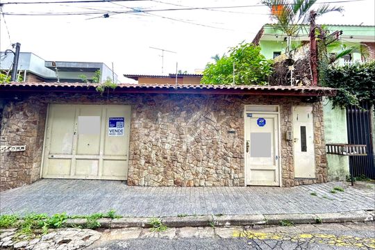 Placa instalada na fachada do imóvel  de casa à venda com 8 quartos, 372m² em Vila Rosalia, Guarulhos