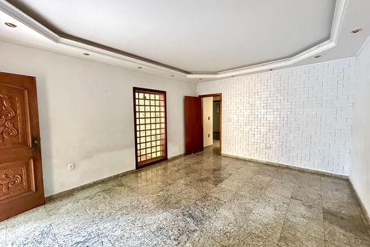 Casa à venda com 8 quartos, 372m² em Vila Rosalia, Guarulhos
