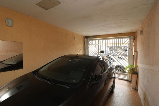 Garagem de casa à venda com 2 quartos, 102m² em Vila Ema, São Paulo