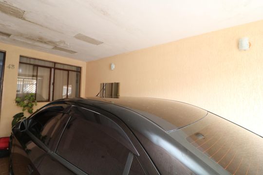 Garagem de casa à venda com 2 quartos, 102m² em Vila Ema, São Paulo