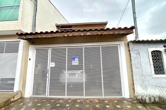 Placa instalada na fachada do imóvel de casa à venda com 3 quartos, 173m² em Jardim do Papai, Guarulhos