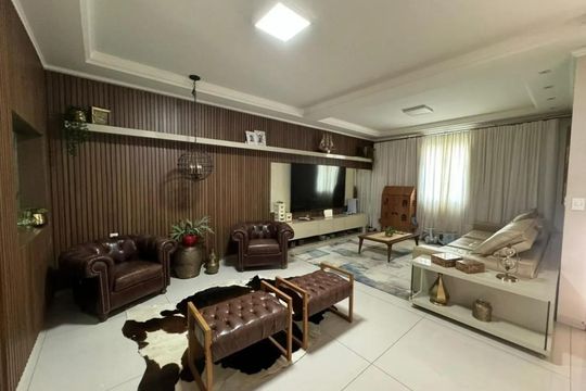 Casa para alugar com 3 quartos, 286m² em Cidade Jardim, Uberlândia