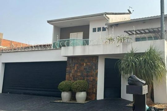 Casa para alugar com 3 quartos, 286m² em Cidade Jardim, Uberlândia