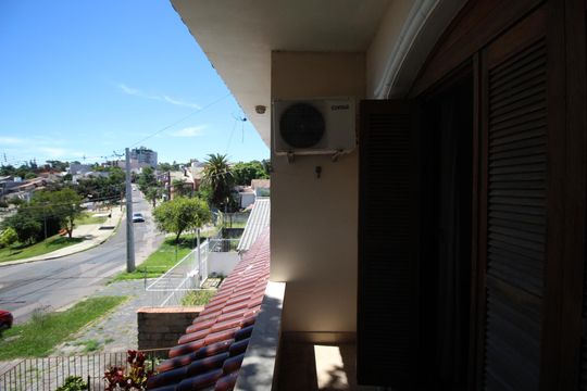 Sacada de casa à venda com 5 quartos, 435m² em Chácara das Pedras, Porto Alegre