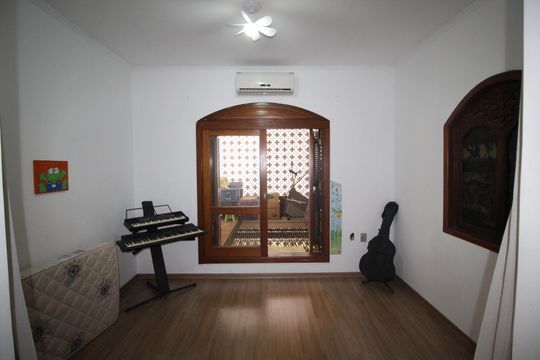 Escritório 2 de casa à venda com 5 quartos, 435m² em Chácara das Pedras, Porto Alegre