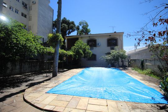 Piscina de casa à venda com 5 quartos, 435m² em Chácara das Pedras, Porto Alegre